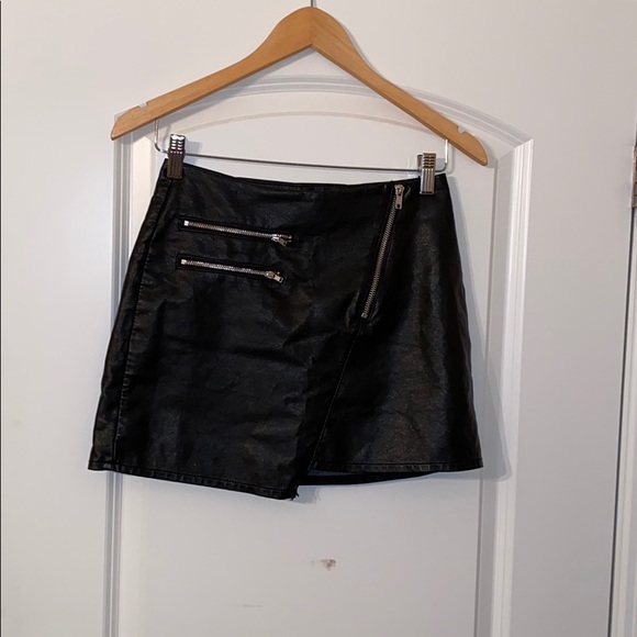 Pleather mini skirt - Picture 3 of 3